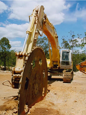 礦山開采實圖 走進深圳市希利頓砂巖實業(yè)的源頭與工藝展示